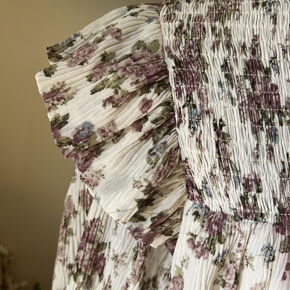 NWT Jacquie the label Lilac Floral Smocked Blouse in Natural.  Size Medium - Picture 4 of 6